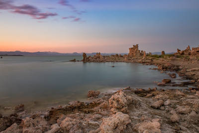 Photo of the tufa in Mono Lake, California.