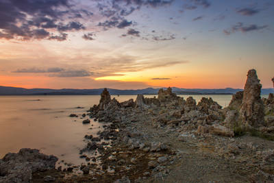 Photo of the tufa in Mono Lake, California.